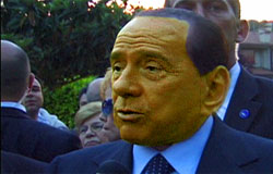 Silvio Berlusconi appena uscito dalla Beauty Farm in Toscana, si appresta a lassciare la struttura a bordo di un elicottero statale